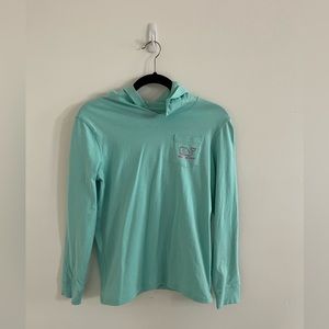 Vineyard Vines longed sleeved hooded shirt